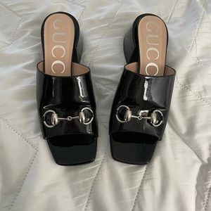 Gucci Black Patent horsebit size 7.5 (37.5) mid heel Lexi slide